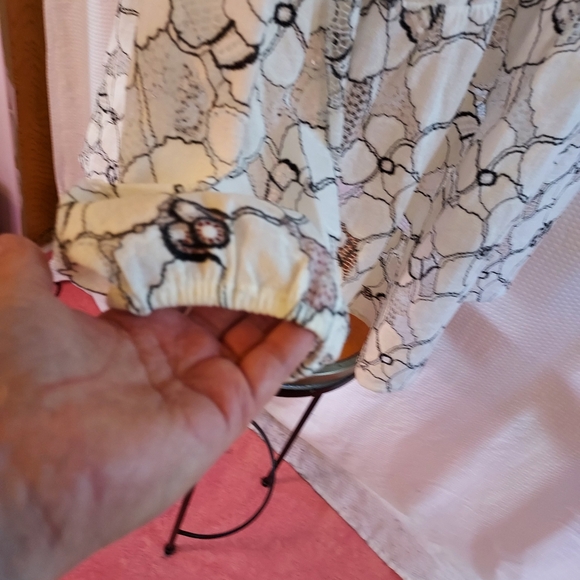 Lane Bryant Womens's Top Size 22 White Floral Semi Sheer Peplum Boho Whimsigoth - Picture 4 of 13